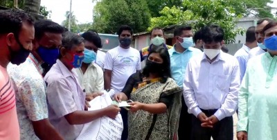 গাংনীতে প্রধানমন্ত্রীর উপহার খাদ্য সামগ্রী ও নগদ অর্থ বিতরণ